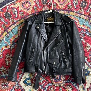 Harley jacket vintage 42 size which is medium womens